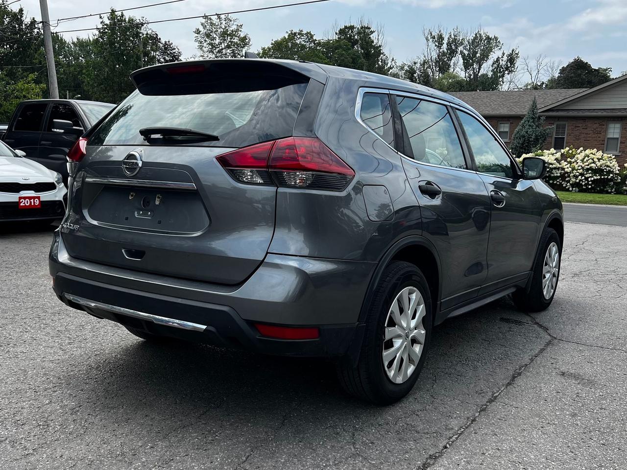 2019 Nissan Rogue FWD SV Photo
