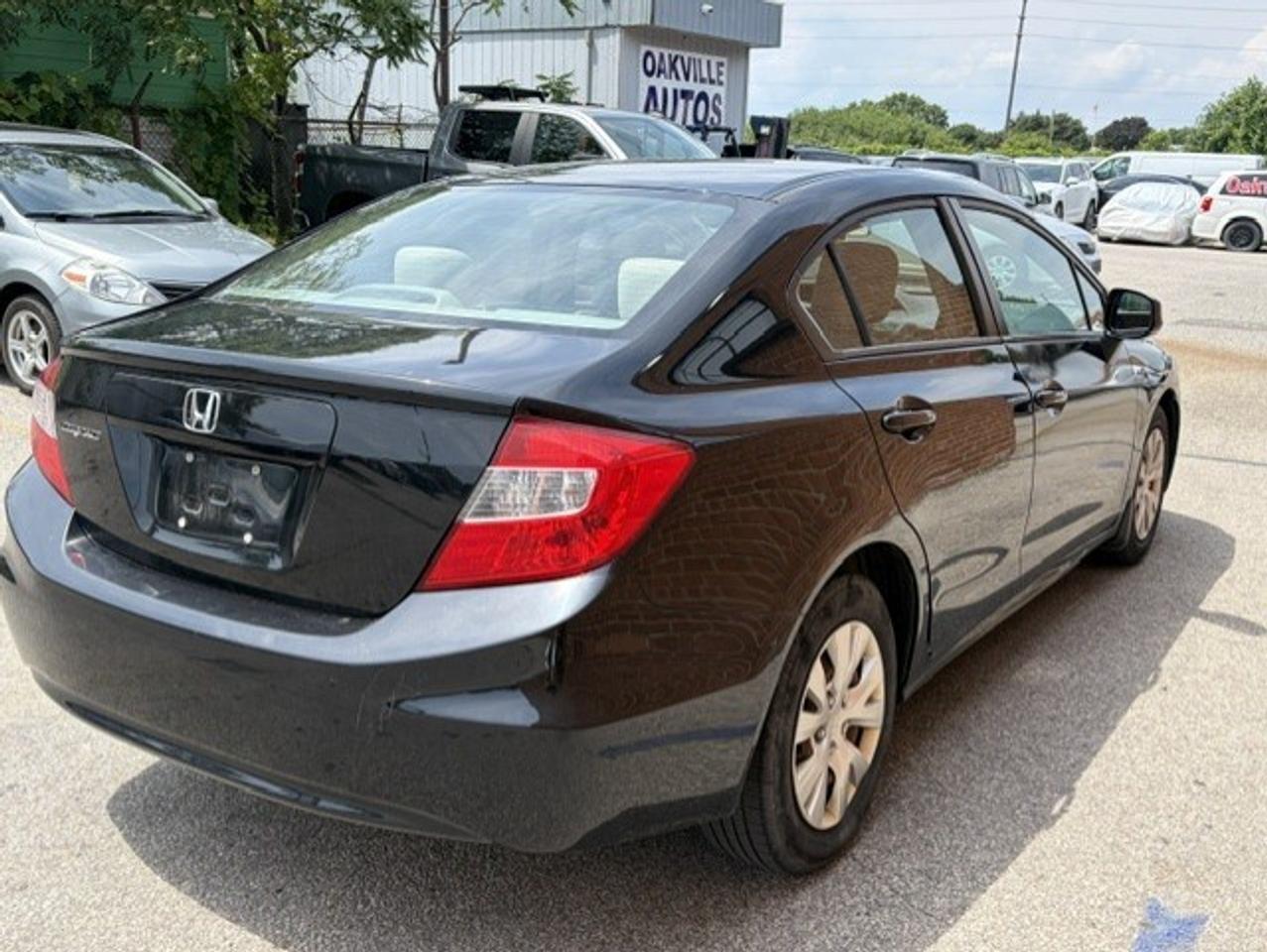 2012 Honda Civic 4dr Auto LX Photo4