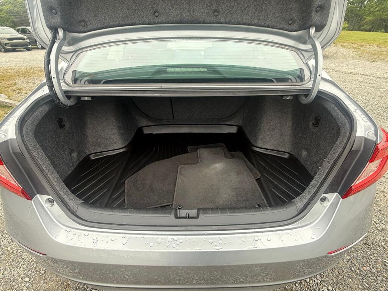 2019 Honda Accord Sedan LX Photo