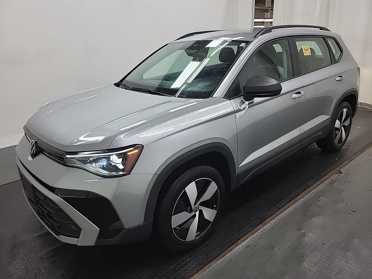 2025 Volkswagen Taos 4MOTION - One Owner - Blind Spot Monitor !!! Photo
