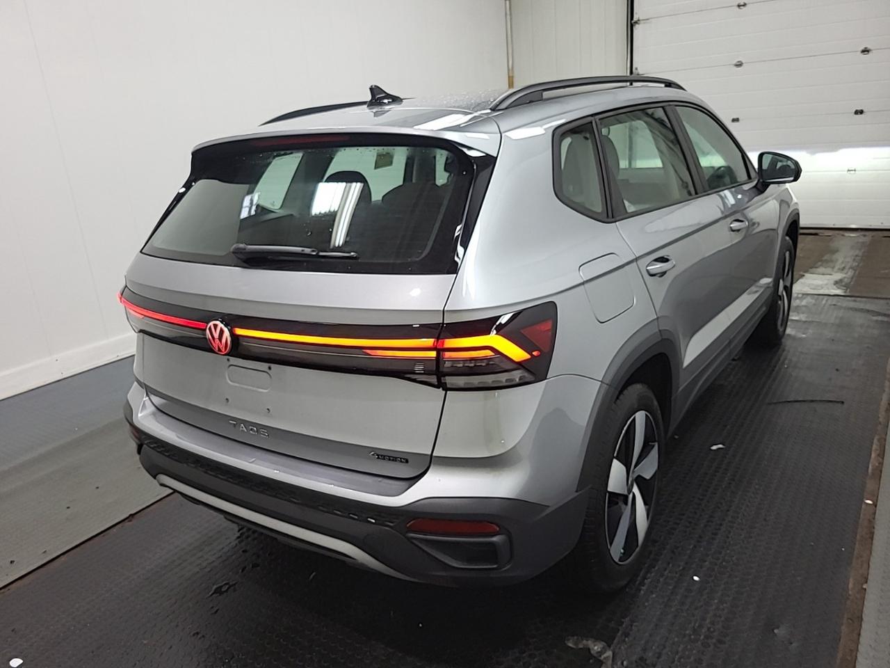 2025 Volkswagen Taos 4MOTION - One Owner - Blind Spot Monitor !!! Photo