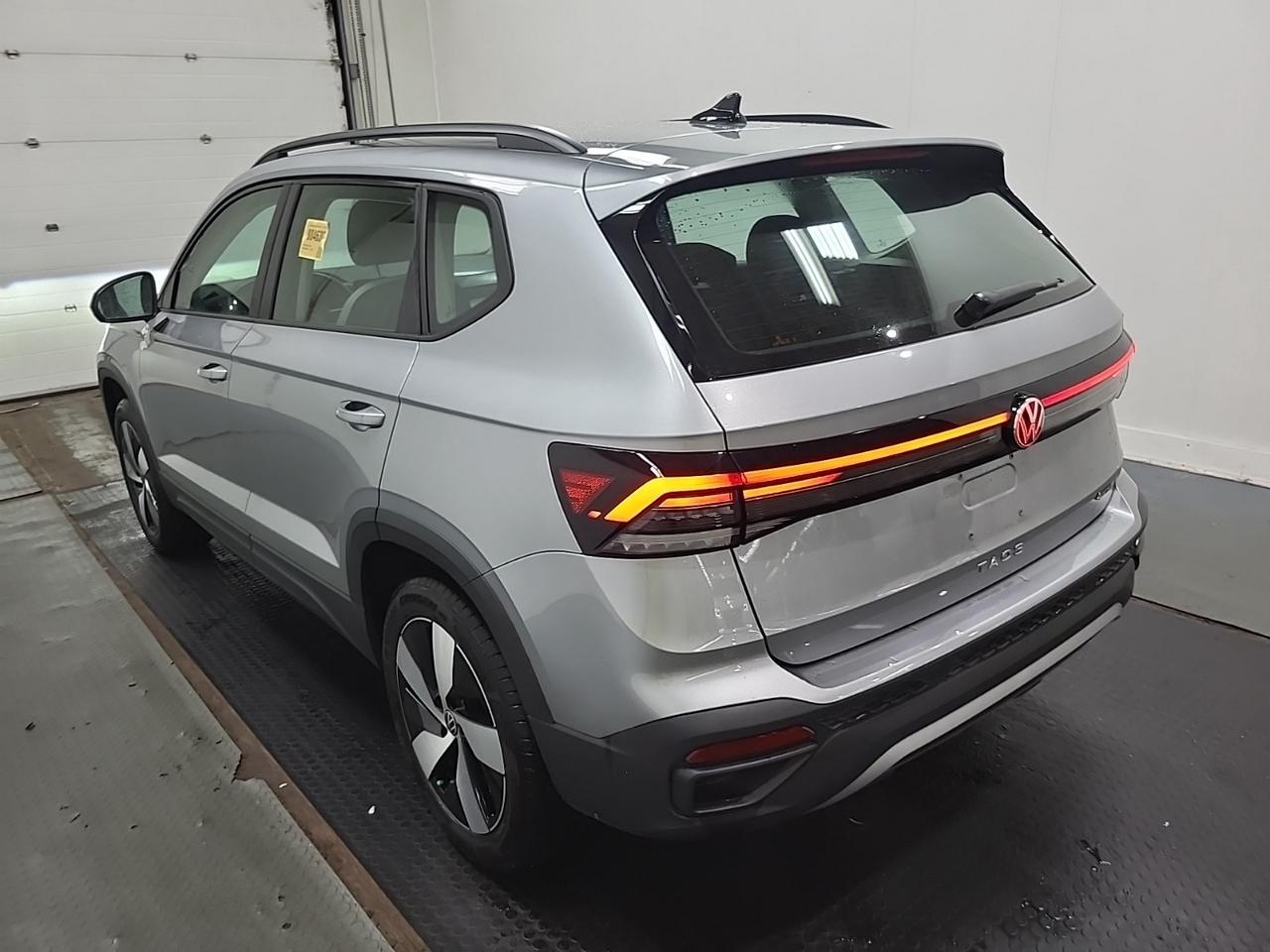2025 Volkswagen Taos 4MOTION - One Owner - Blind Spot Monitor !!! Photo