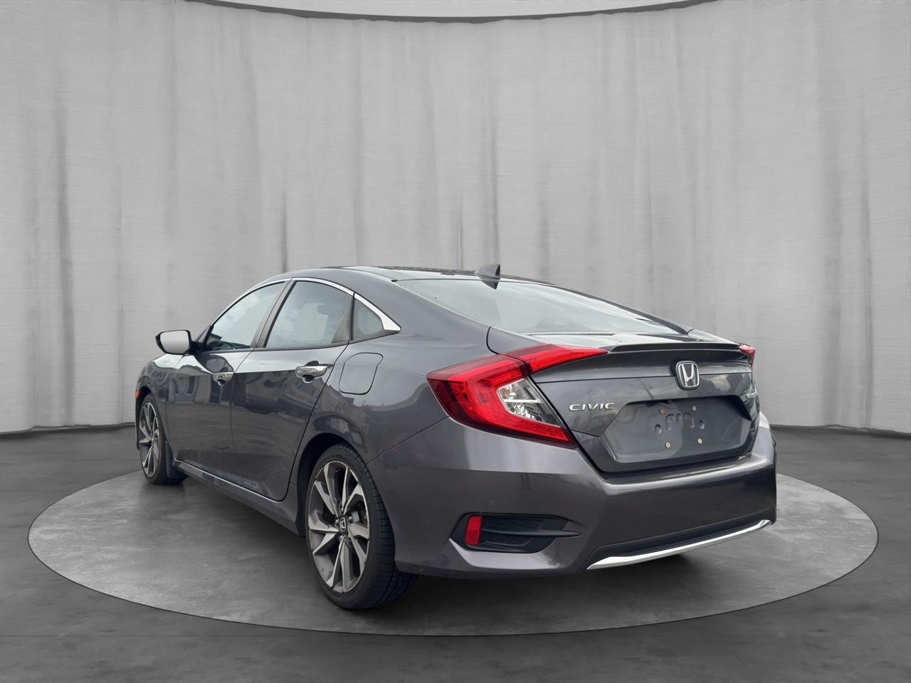2019 Honda Civic Touring CVT Photo