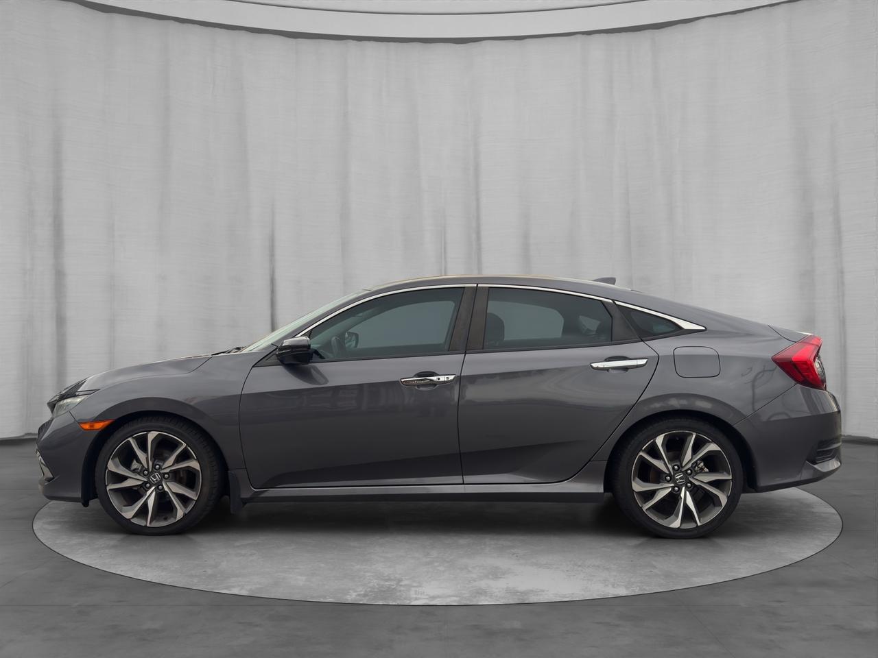 2019 Honda Civic Touring CVT Photo3