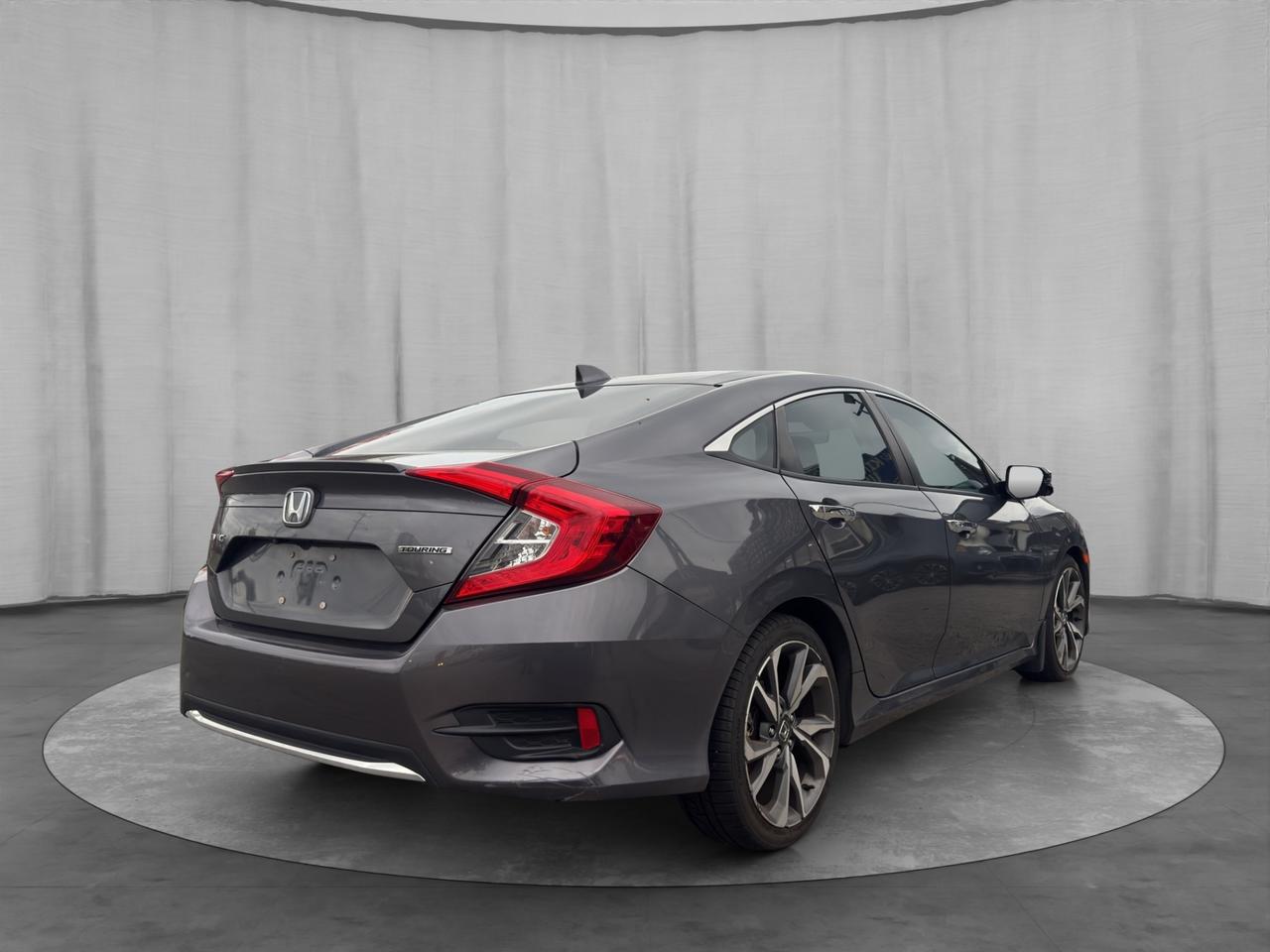 2019 Honda Civic Touring CVT Photo