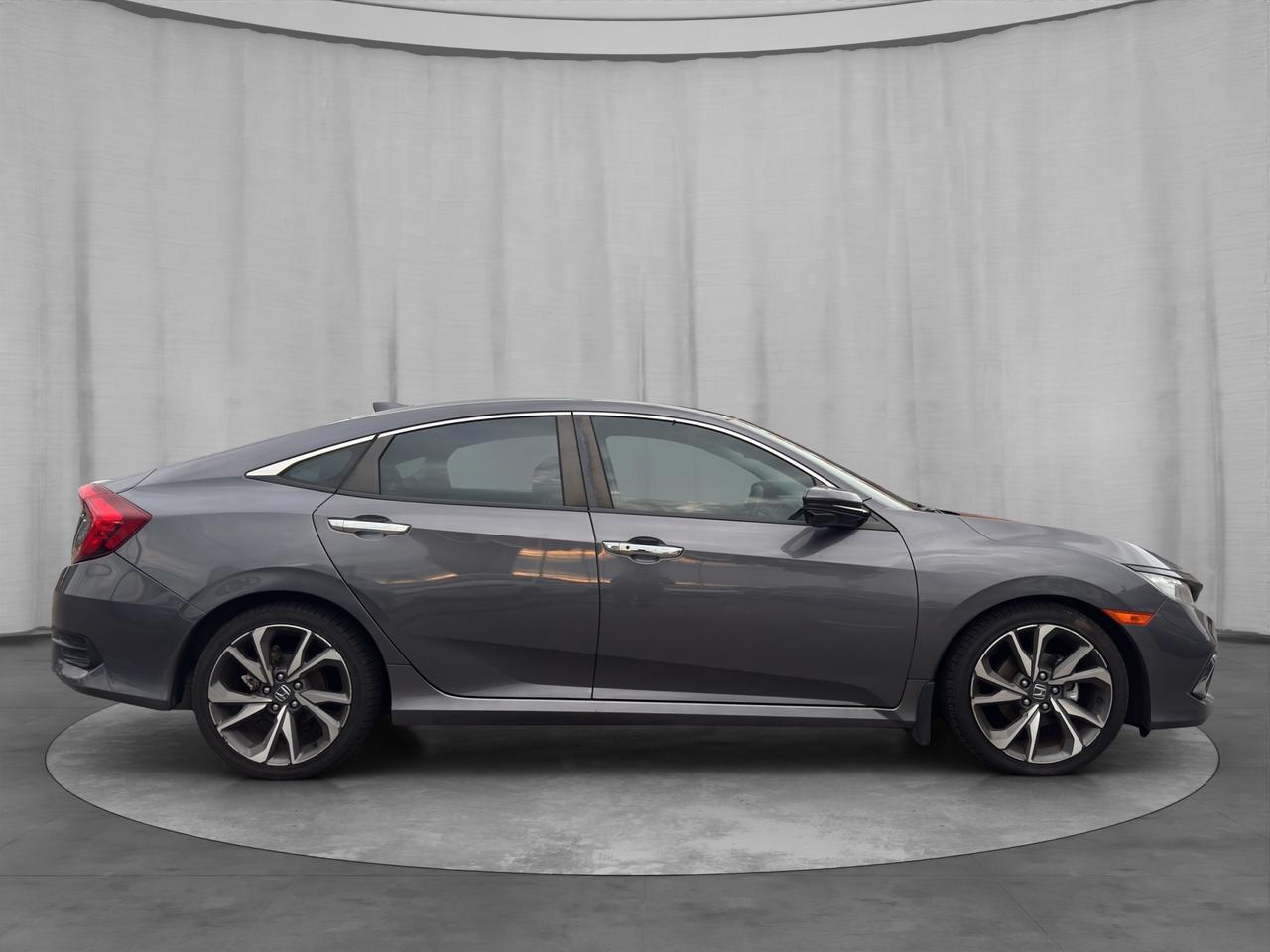 2019 Honda Civic Touring CVT Photo