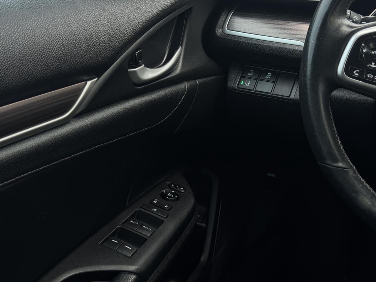 2019 Honda Civic Touring CVT Photo