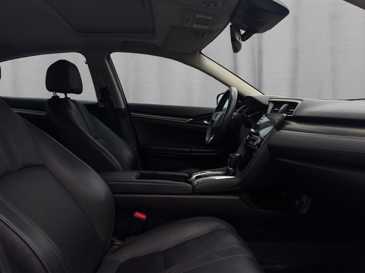 2019 Honda Civic Touring CVT Photo