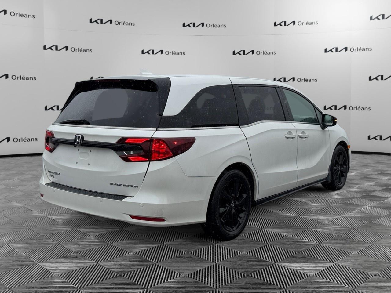 2023 Honda Odyssey Black Edition Auto Photo