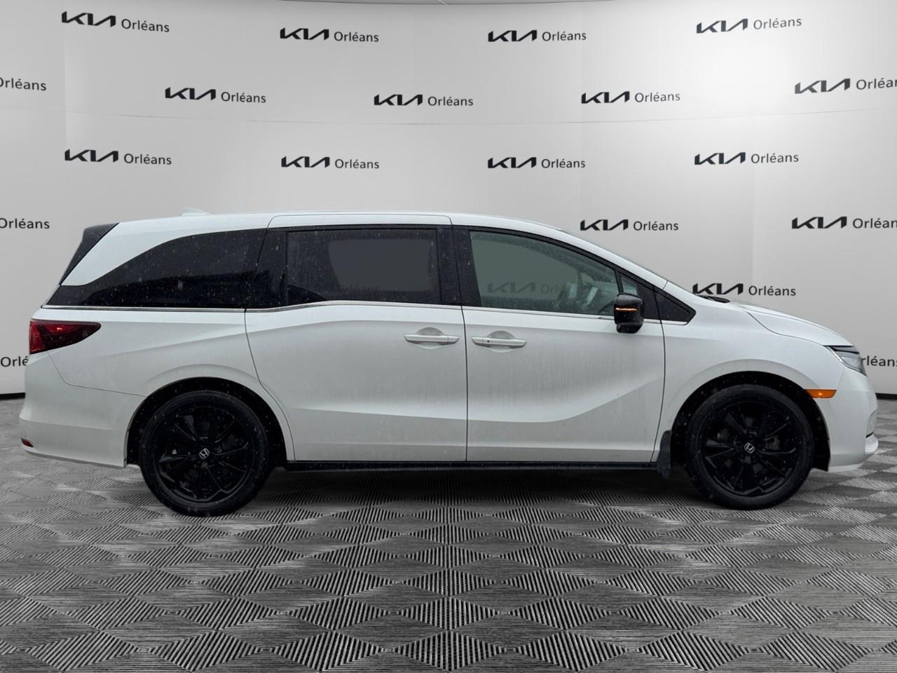 2023 Honda Odyssey Black Edition Auto Photo