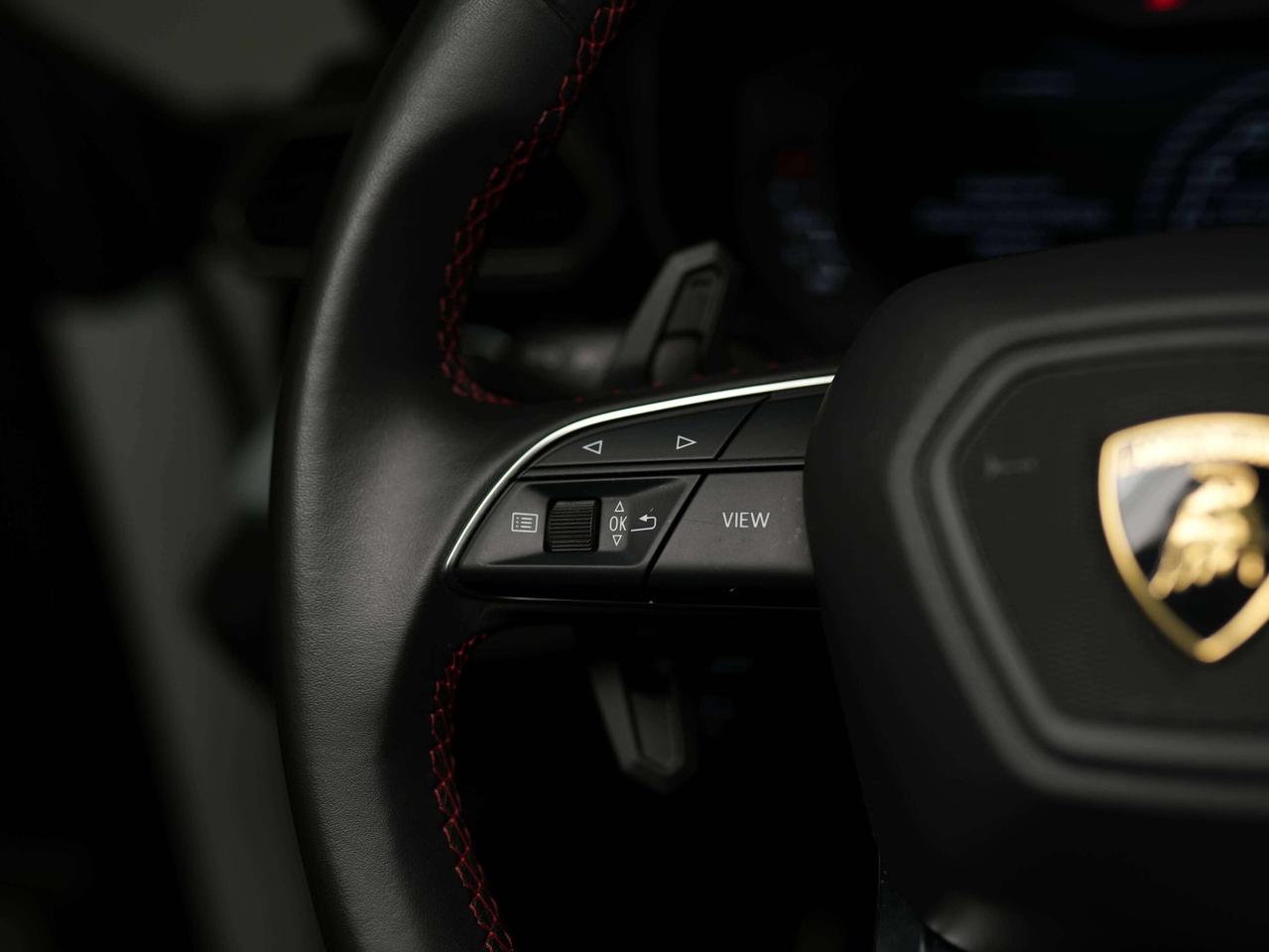 2019 Lamborghini Urus PANO | B&O | 22 IN Photo