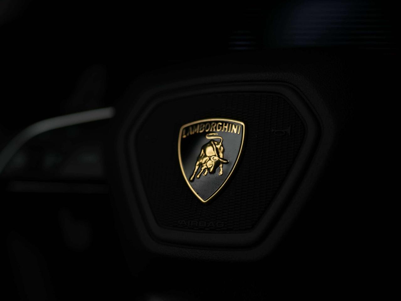 2019 Lamborghini Urus PANO | B&O | 22 IN Photo