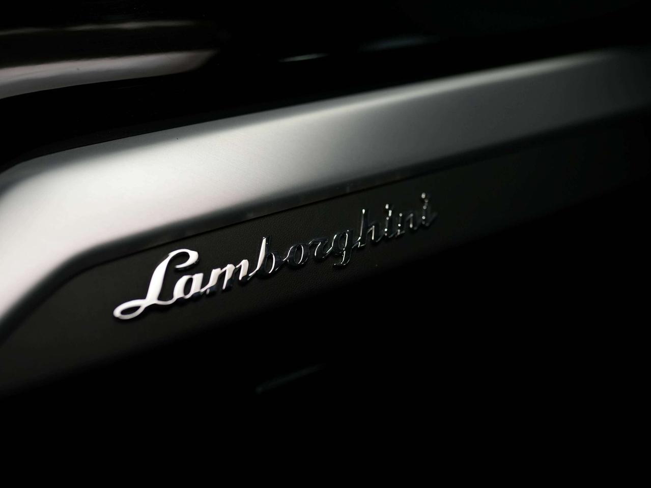 2019 Lamborghini Urus PANO | B&O | 22 IN Photo