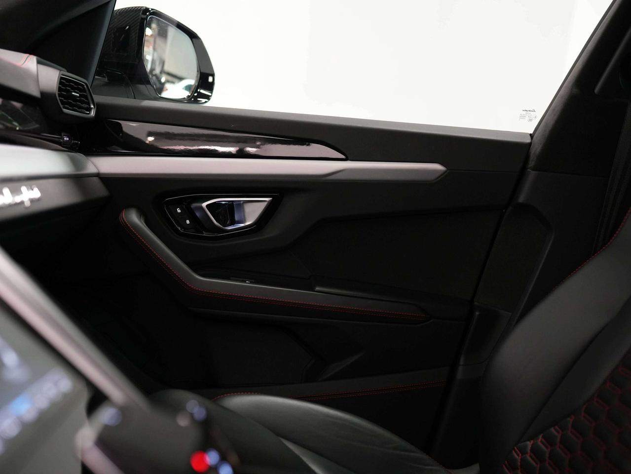 2019 Lamborghini Urus PANO | B&O | 22 IN Photo