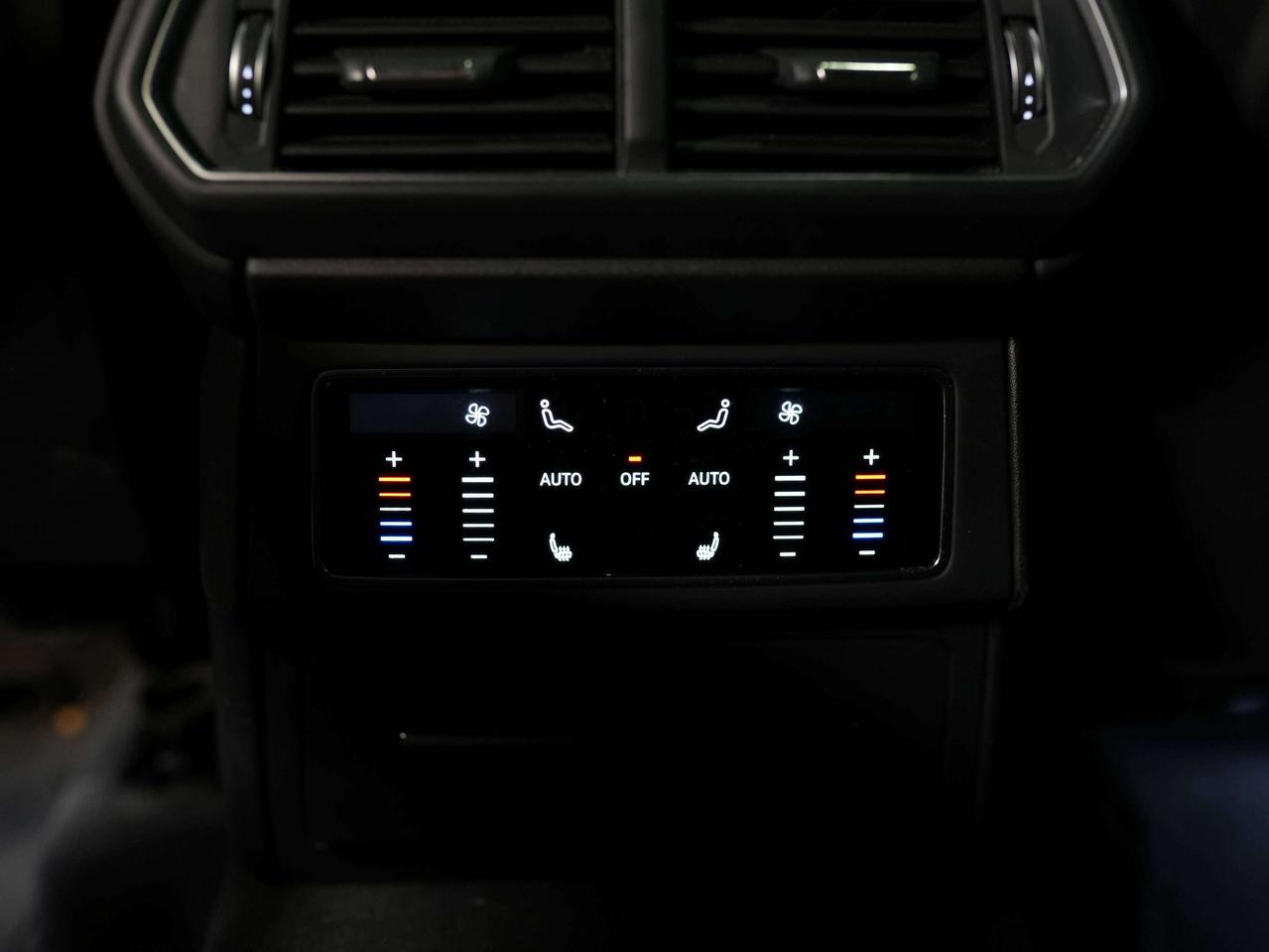 2019 Lamborghini Urus PANO | B&O | 22 IN Photo