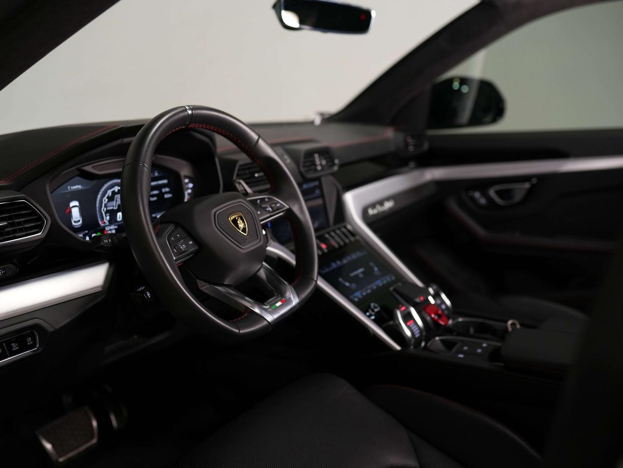 2019 Lamborghini Urus PANO | B&O | 22 IN Photo