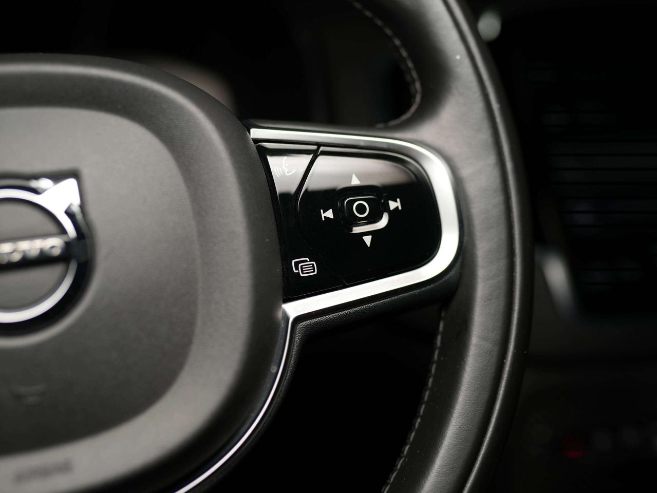 2016 Volvo XC90 T8 | R-DESIGN | 7 PASS | 22 IN Photo