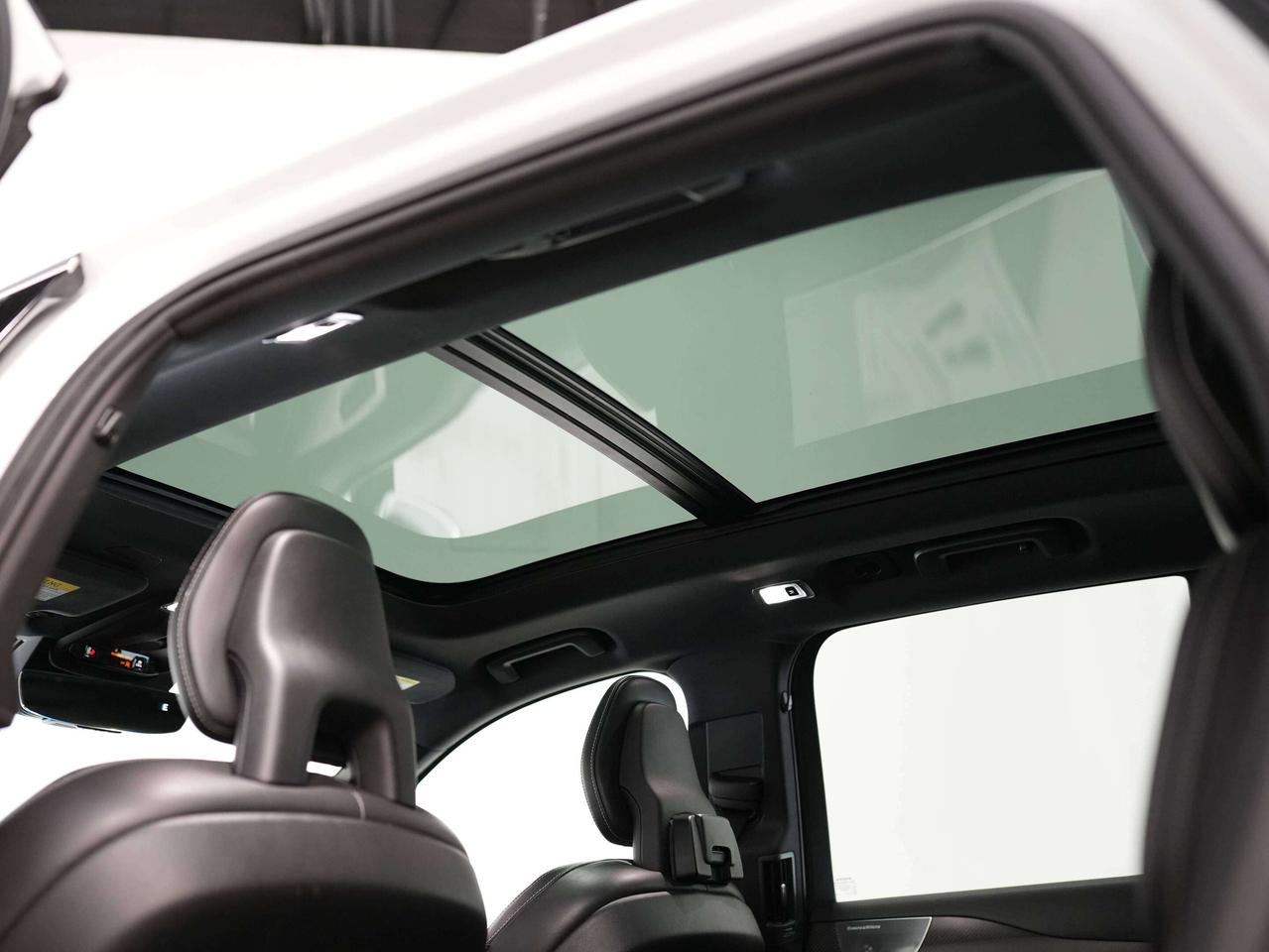 2016 Volvo XC90 T8 | R-DESIGN | 7 PASS | 22 IN Photo