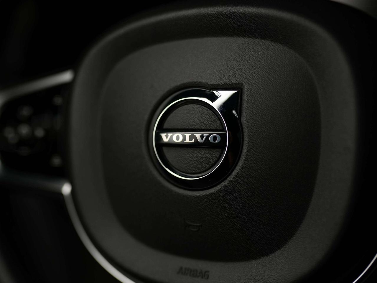 2016 Volvo XC90 T8 | R-DESIGN | 7 PASS | 22 IN Photo