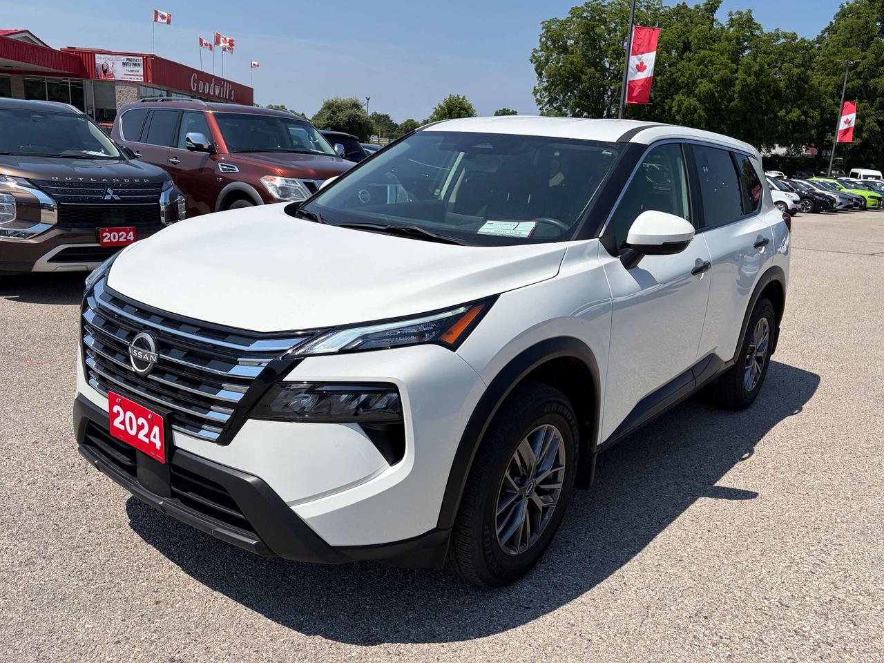 2024 Nissan Rogue S, AWD, CLEAN CARFAX, BALANCE OF FACTORY WARRANTY! Photo
