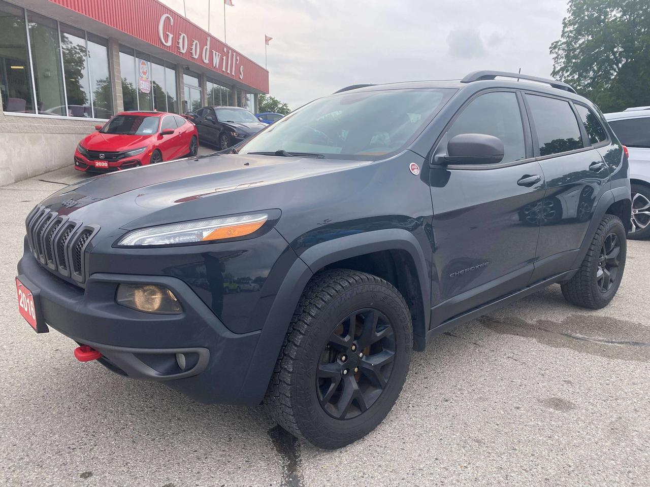 2016 Jeep Cherokee TRAILHAWK, CLEAN CARFAX, LEATHER, REMOTE START! Photo