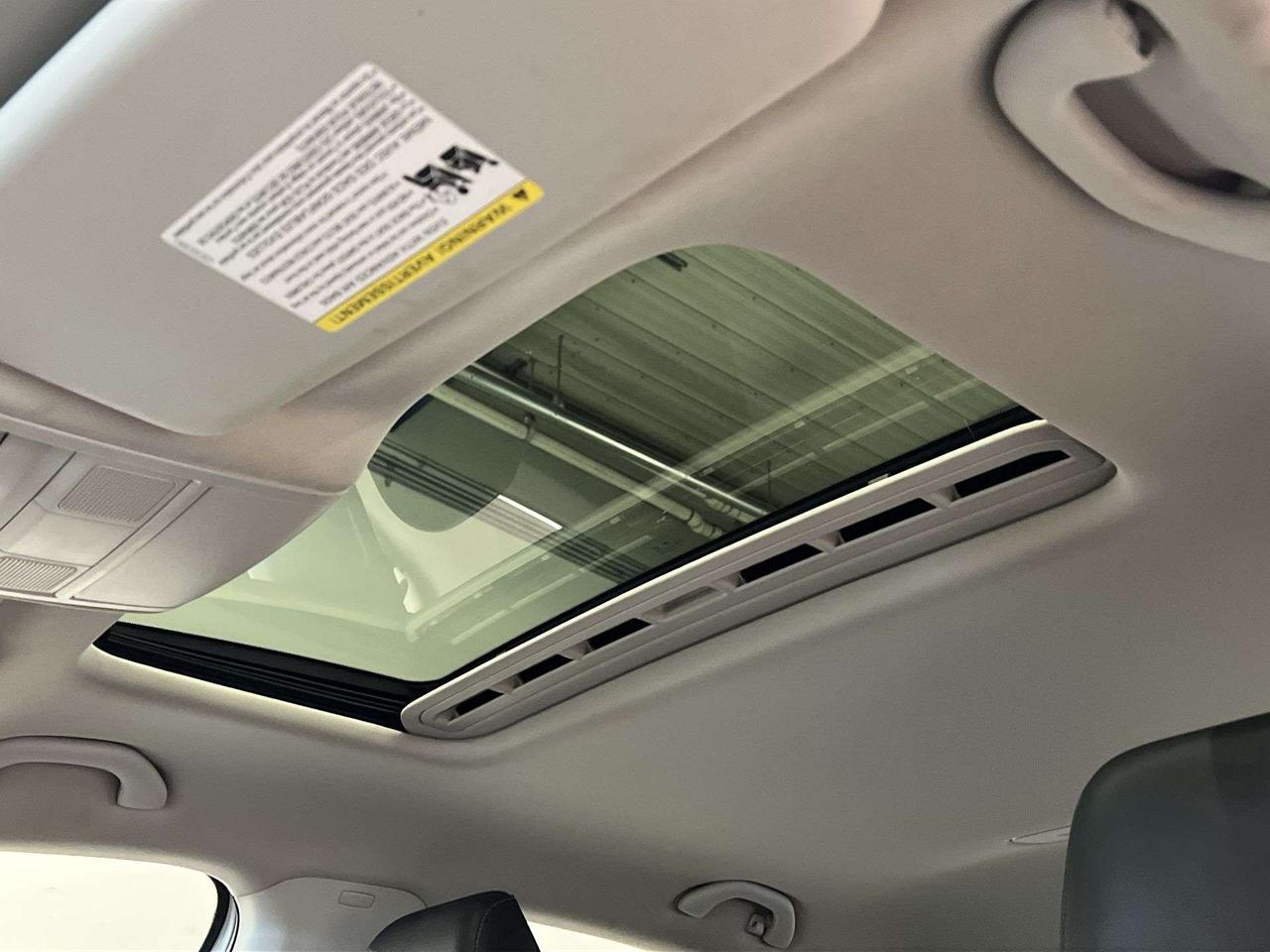 2021 Volkswagen Passat AUTO | HTD LEATHER | SUNROOF | CARPLAY | ALLOYS Photo