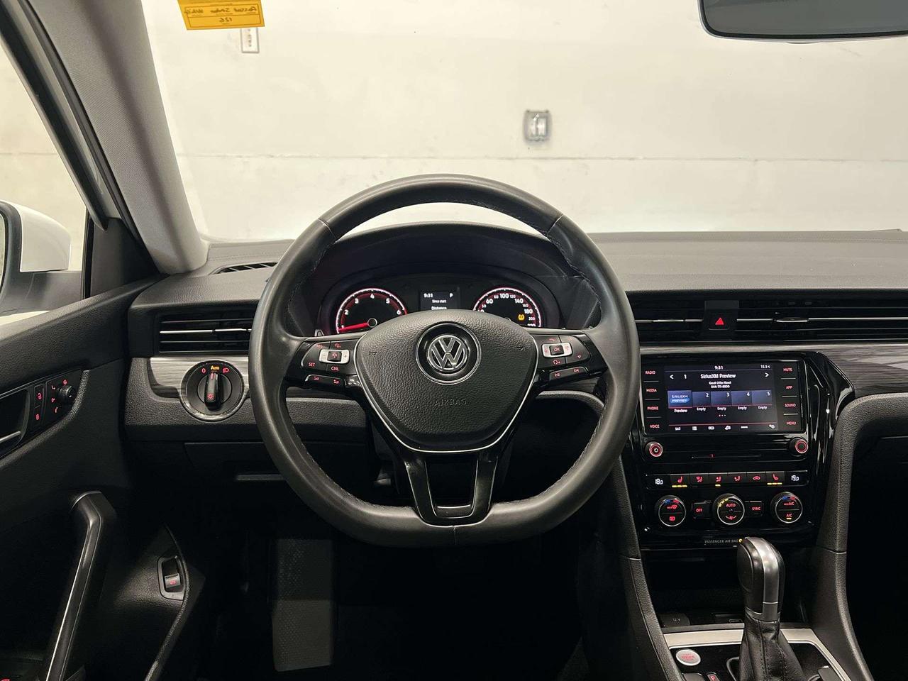 2021 Volkswagen Passat AUTO | HTD LEATHER | SUNROOF | CARPLAY | ALLOYS Photo