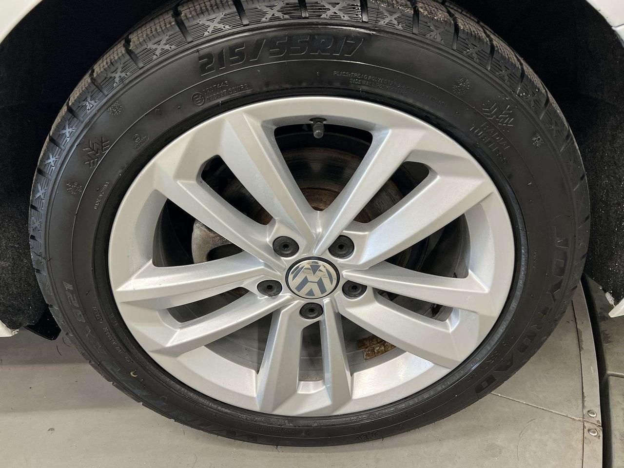2021 Volkswagen Passat AUTO | HTD LEATHER | SUNROOF | CARPLAY | ALLOYS Photo