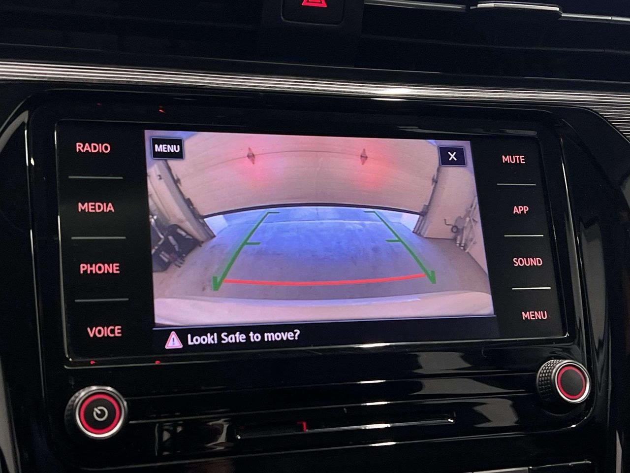 2021 Volkswagen Passat AUTO | HTD LEATHER | SUNROOF | CARPLAY | ALLOYS Photo