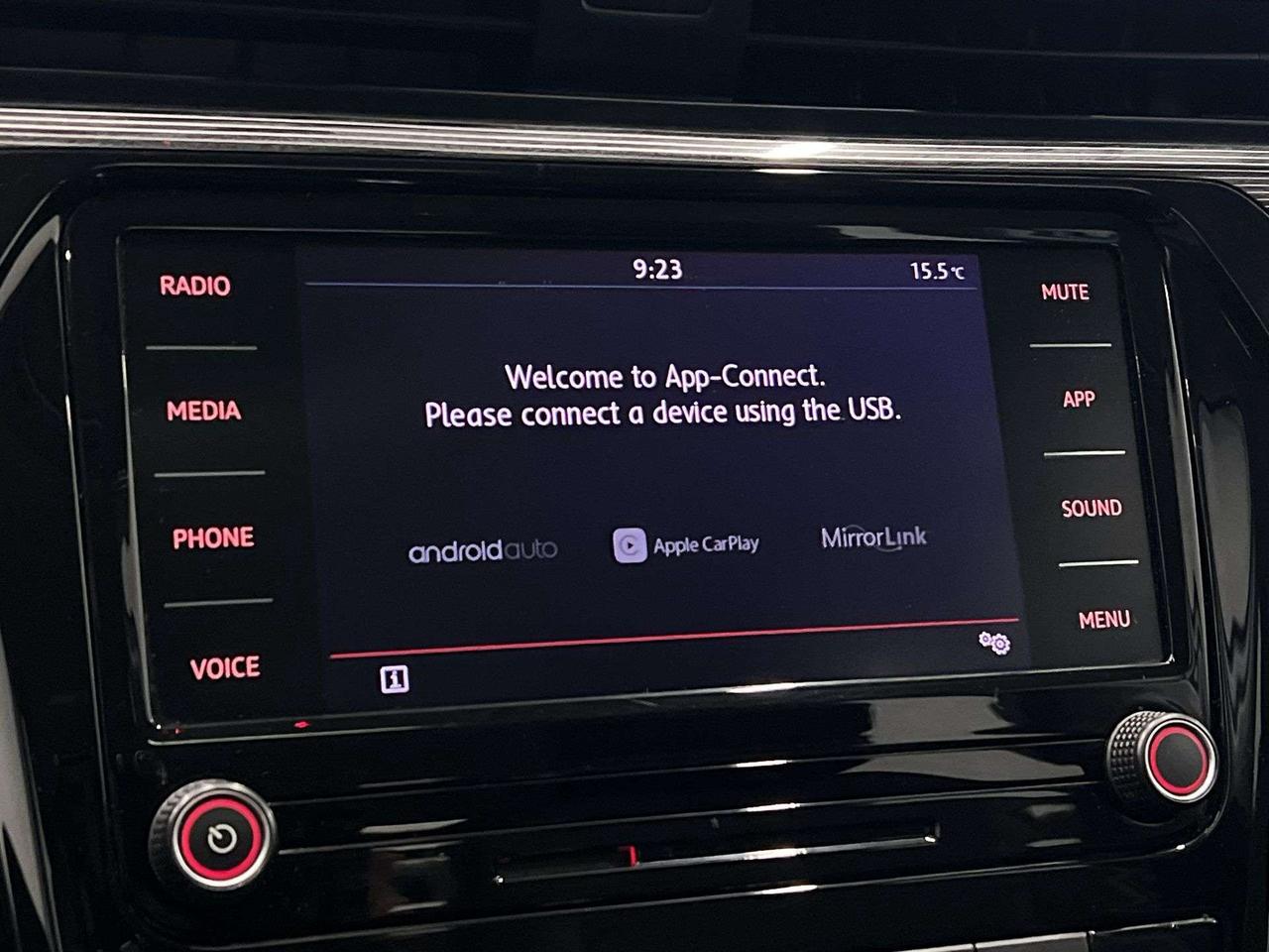 2021 Volkswagen Passat AUTO | HTD LEATHER | SUNROOF | CARPLAY | ALLOYS Photo