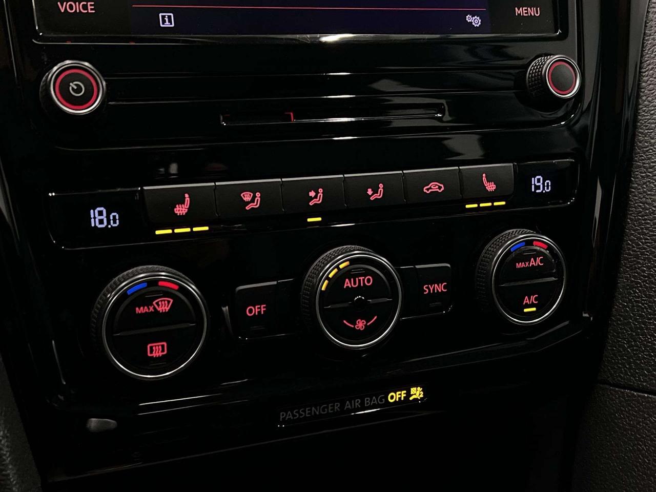 2021 Volkswagen Passat AUTO | HTD LEATHER | SUNROOF | CARPLAY | ALLOYS Photo