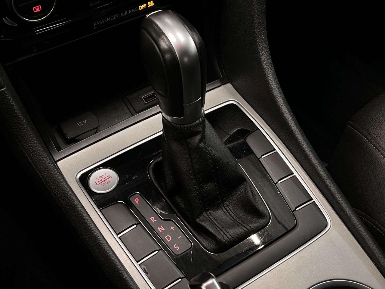 2021 Volkswagen Passat AUTO | HTD LEATHER | SUNROOF | CARPLAY | ALLOYS Photo