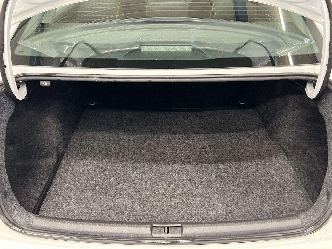 2021 Volkswagen Passat AUTO | HTD LEATHER | SUNROOF | CARPLAY | ALLOYS Photo