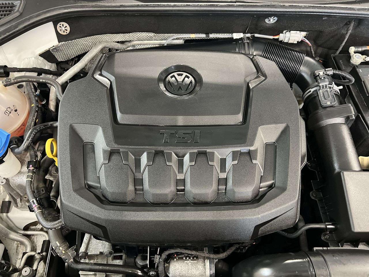 2021 Volkswagen Passat AUTO | HTD LEATHER | SUNROOF | CARPLAY | ALLOYS Photo