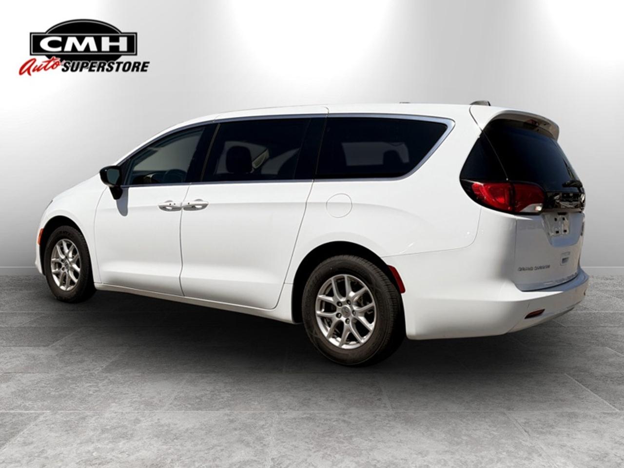 2024 Dodge Grand Caravan SXT Photo