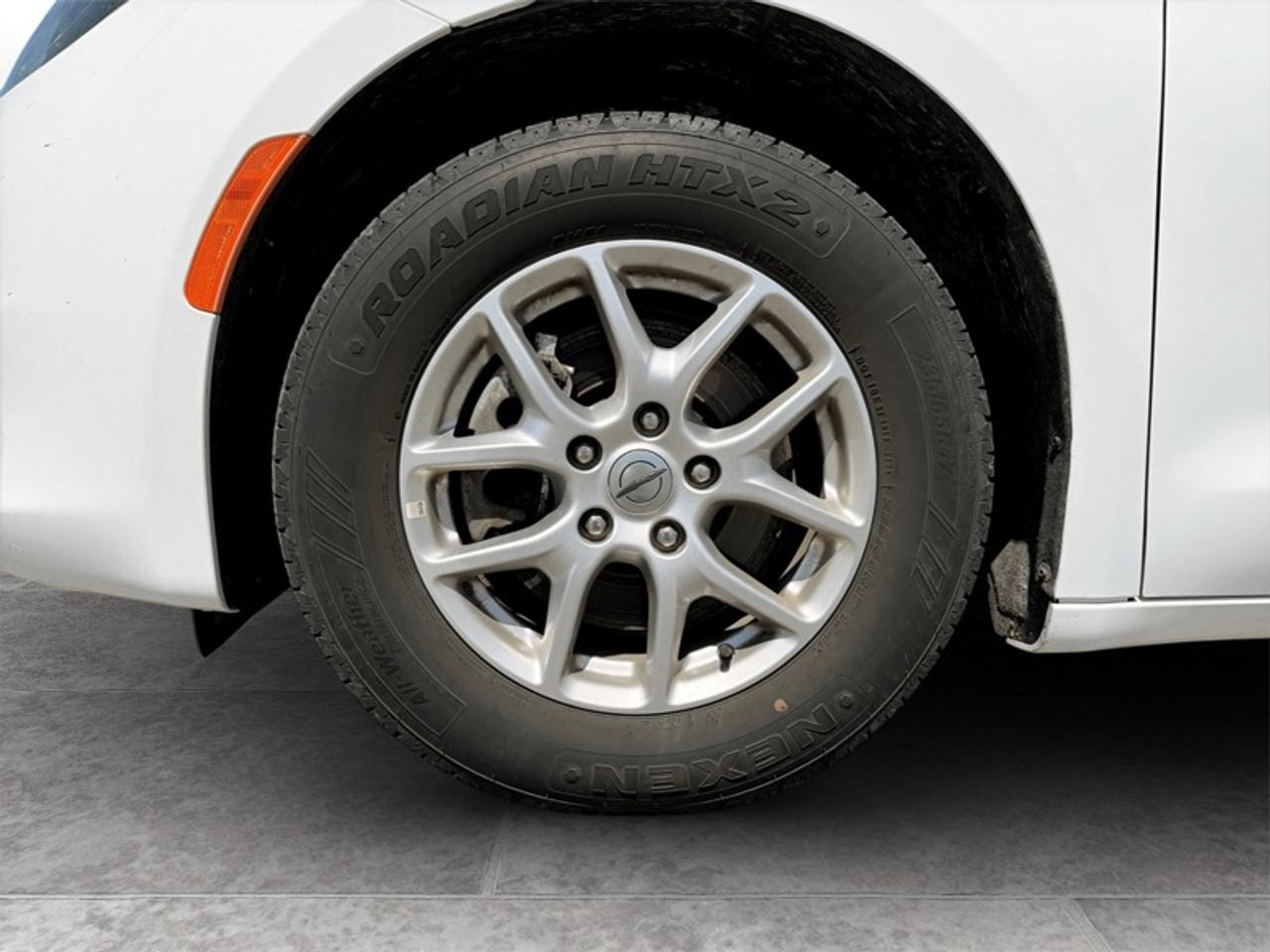 2024 Dodge Grand Caravan SXT Photo