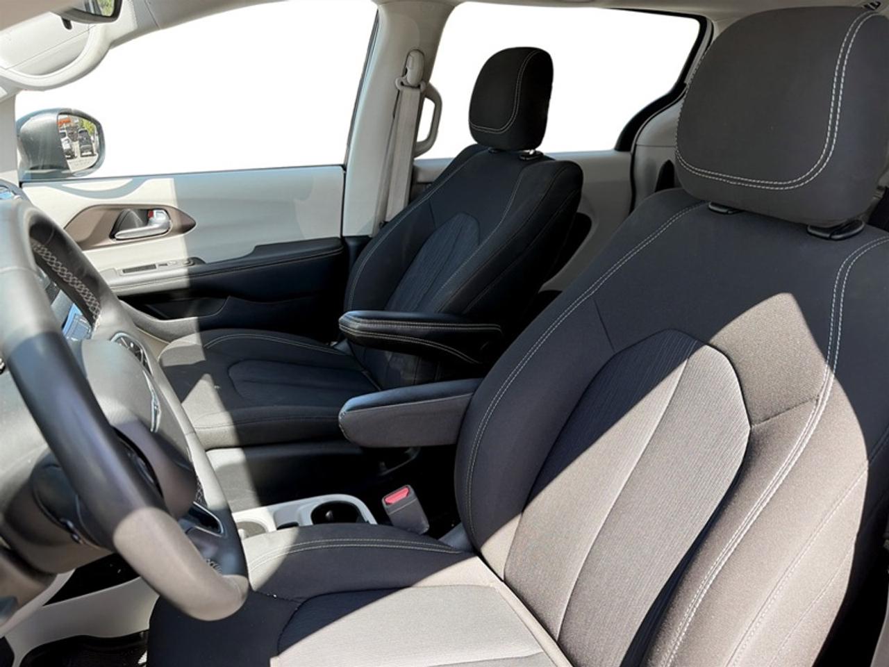 2024 Dodge Grand Caravan SXT Photo