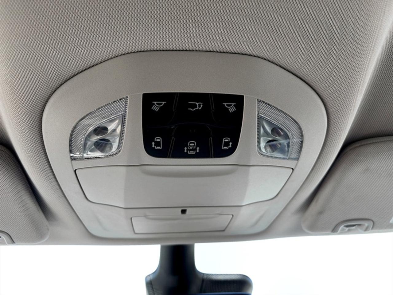 2024 Dodge Grand Caravan SXT Photo