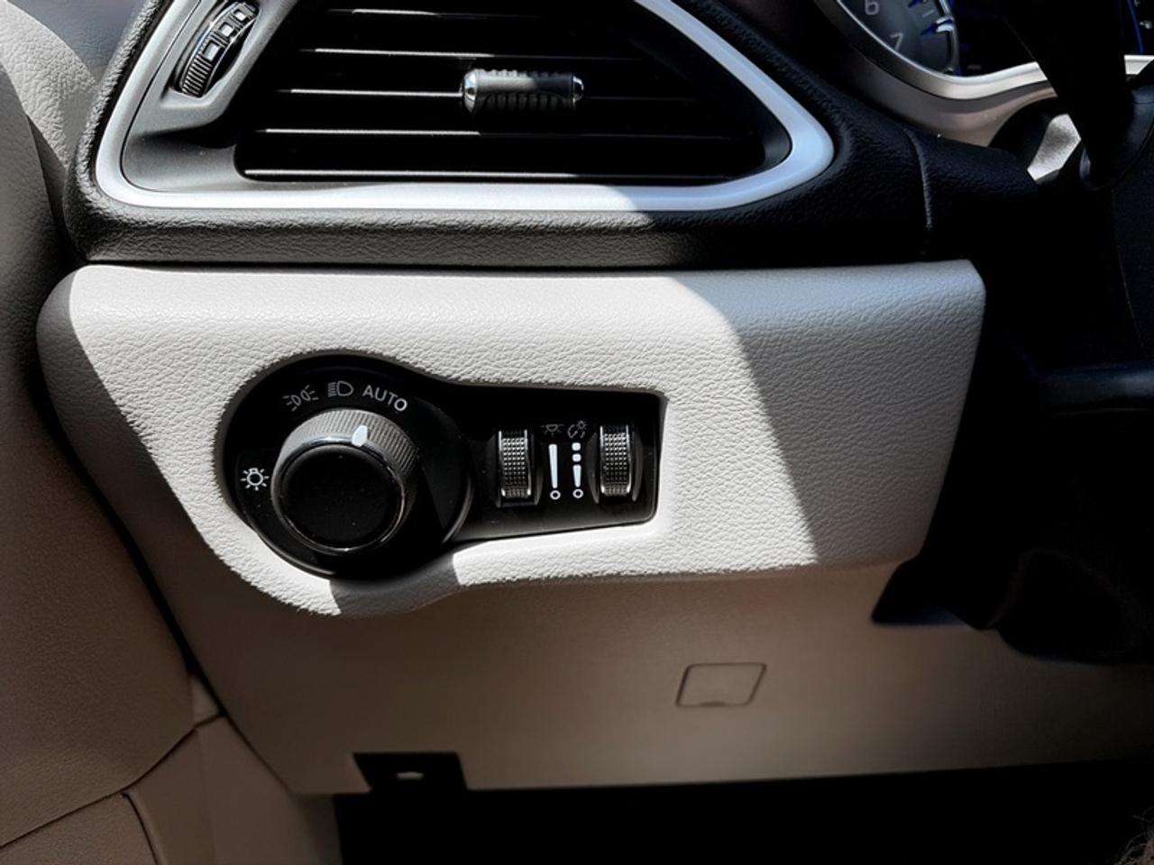 2024 Dodge Grand Caravan SXT Photo