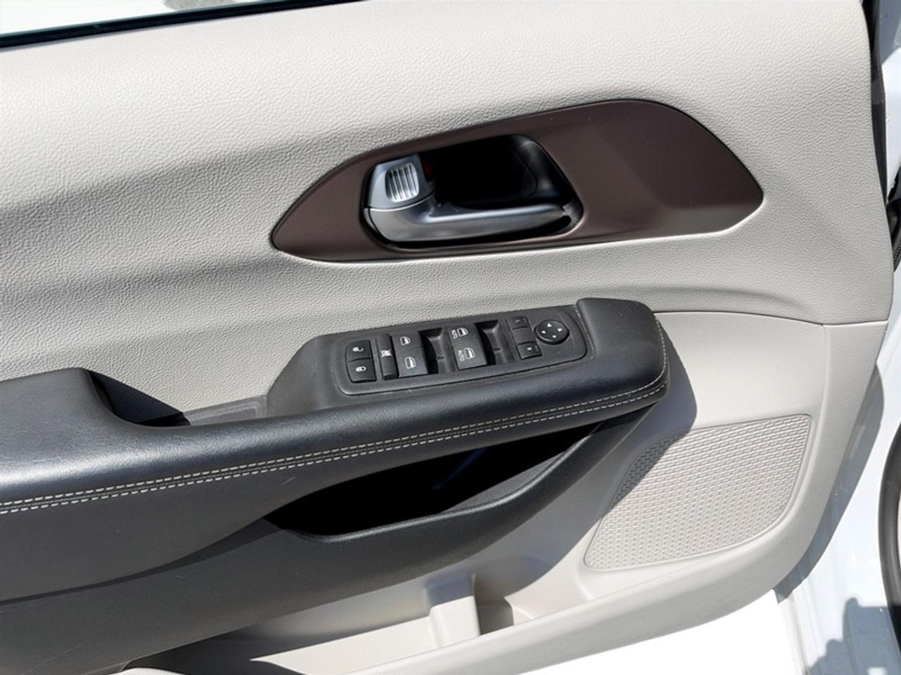 2024 Dodge Grand Caravan SXT Photo
