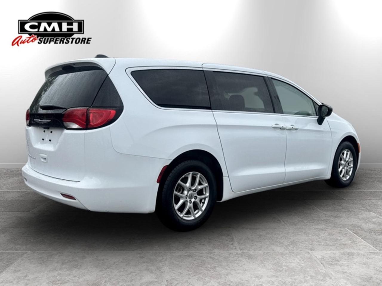 2024 Dodge Grand Caravan SXT  **CLEAN CARFAX** Photo