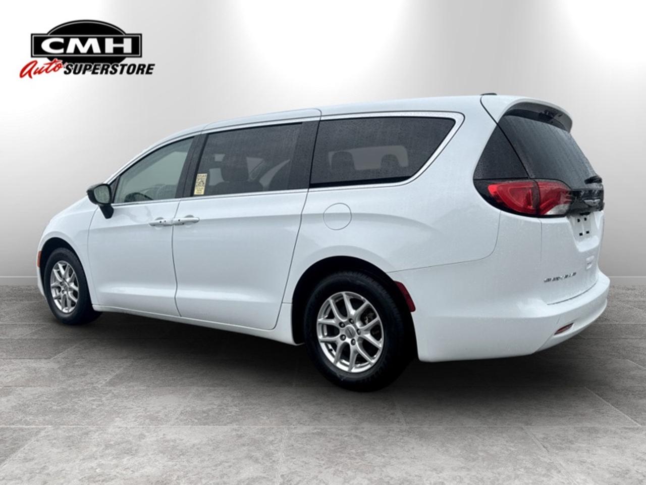 2024 Dodge Grand Caravan SXT  **CLEAN CARFAX** Photo2