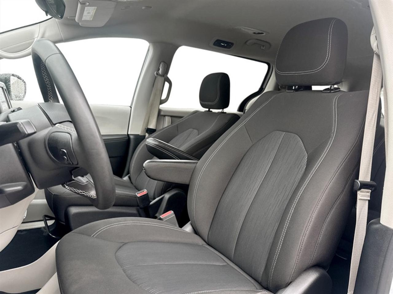 2024 Dodge Grand Caravan SXT  **CLEAN CARFAX** Photo
