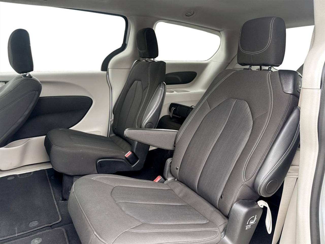 2024 Dodge Grand Caravan SXT  **CLEAN CARFAX** Photo