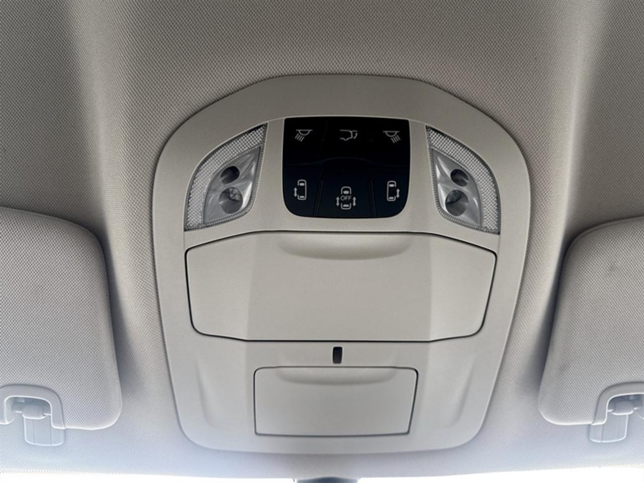2024 Dodge Grand Caravan SXT  **CLEAN CARFAX** Photo