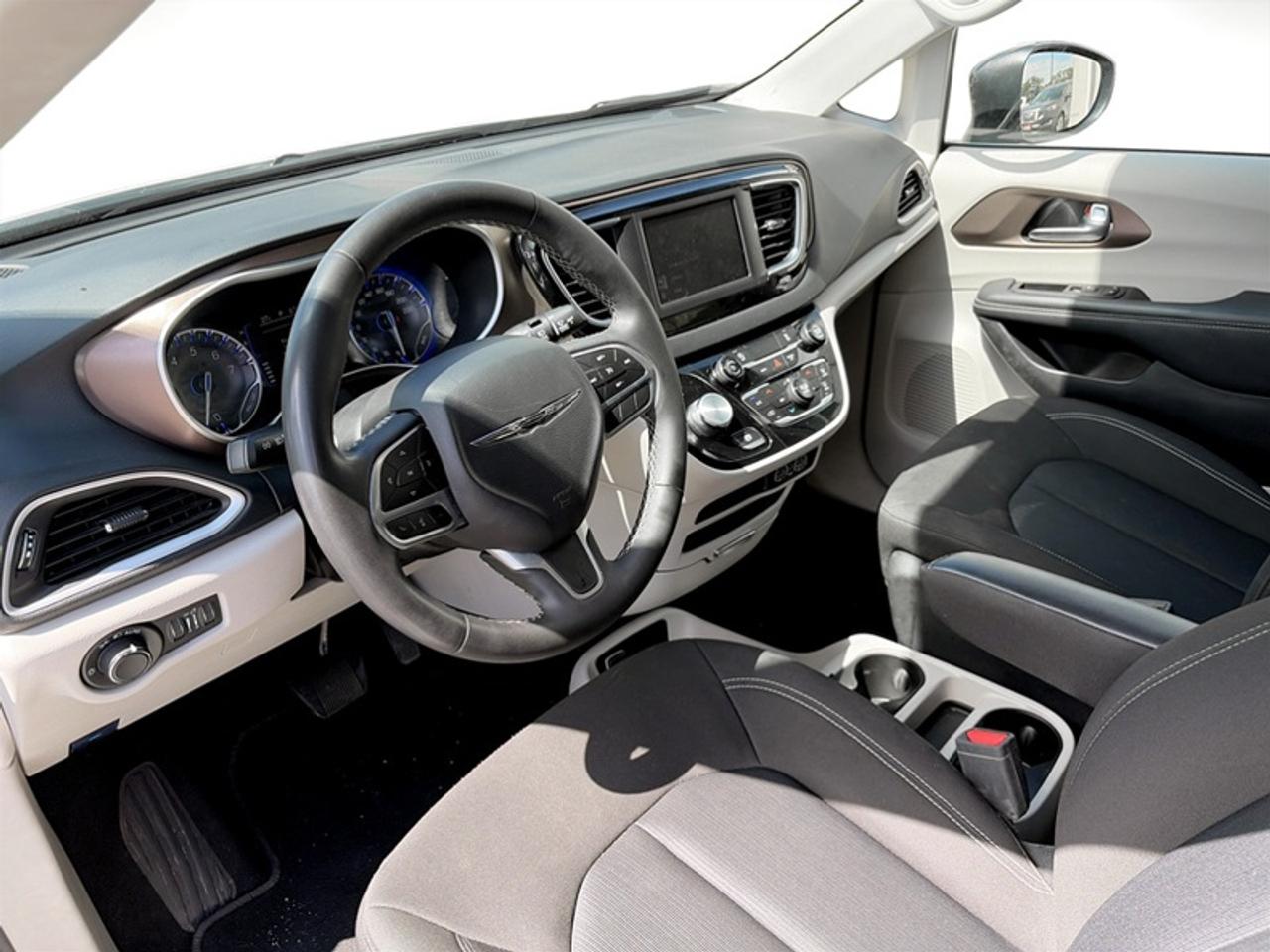 2024 Dodge Grand Caravan SXT Photo