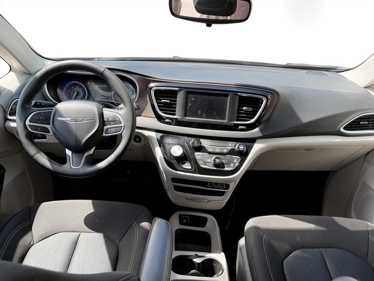 2024 Dodge Grand Caravan SXT Photo