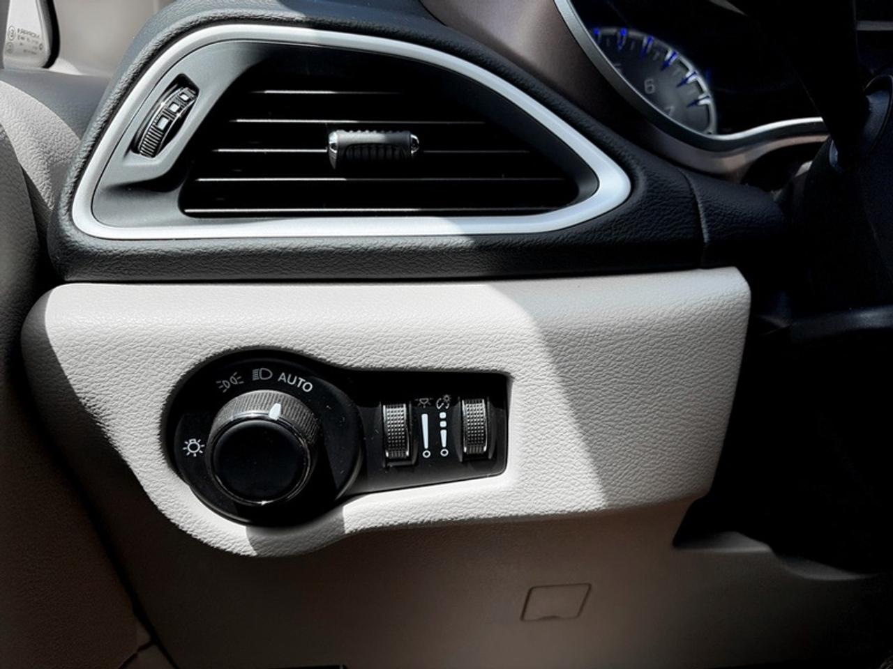 2024 Dodge Grand Caravan SXT Photo