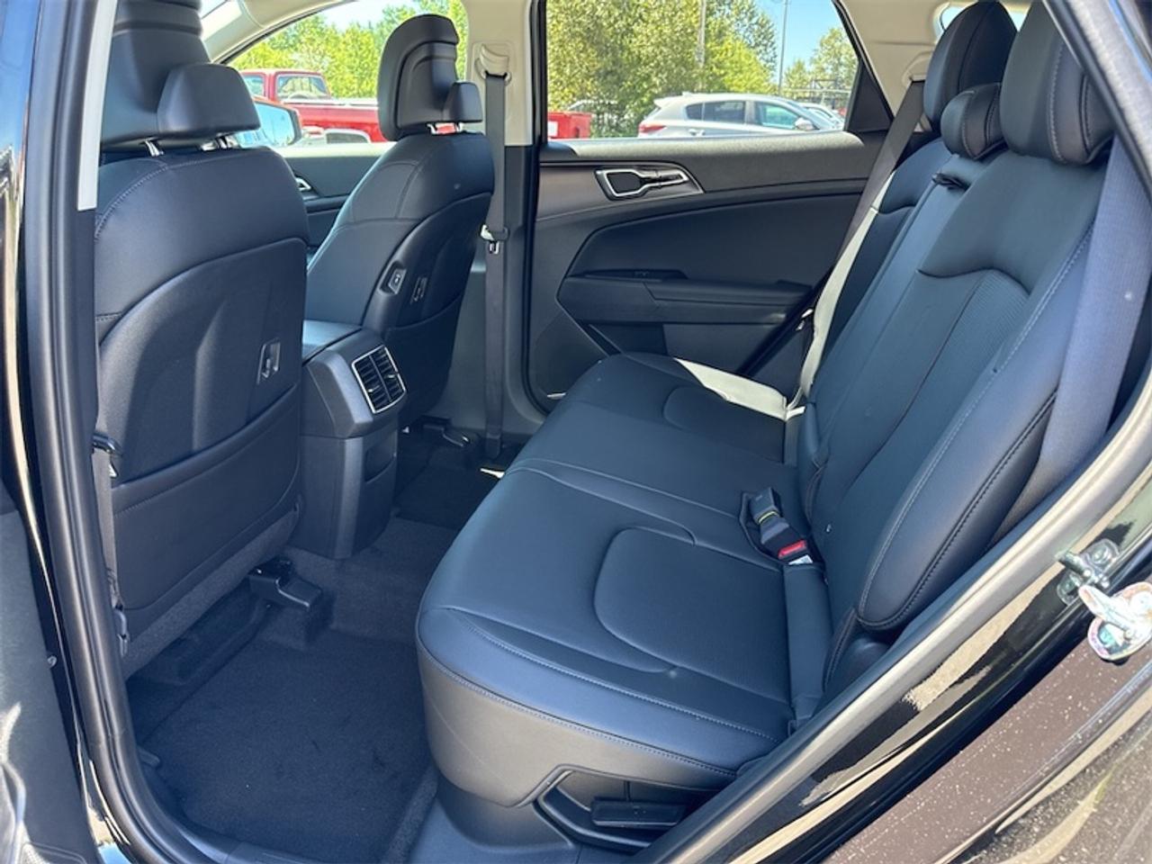 2027 Kia Sportage Hybrid EX  Navigation GPS Photo