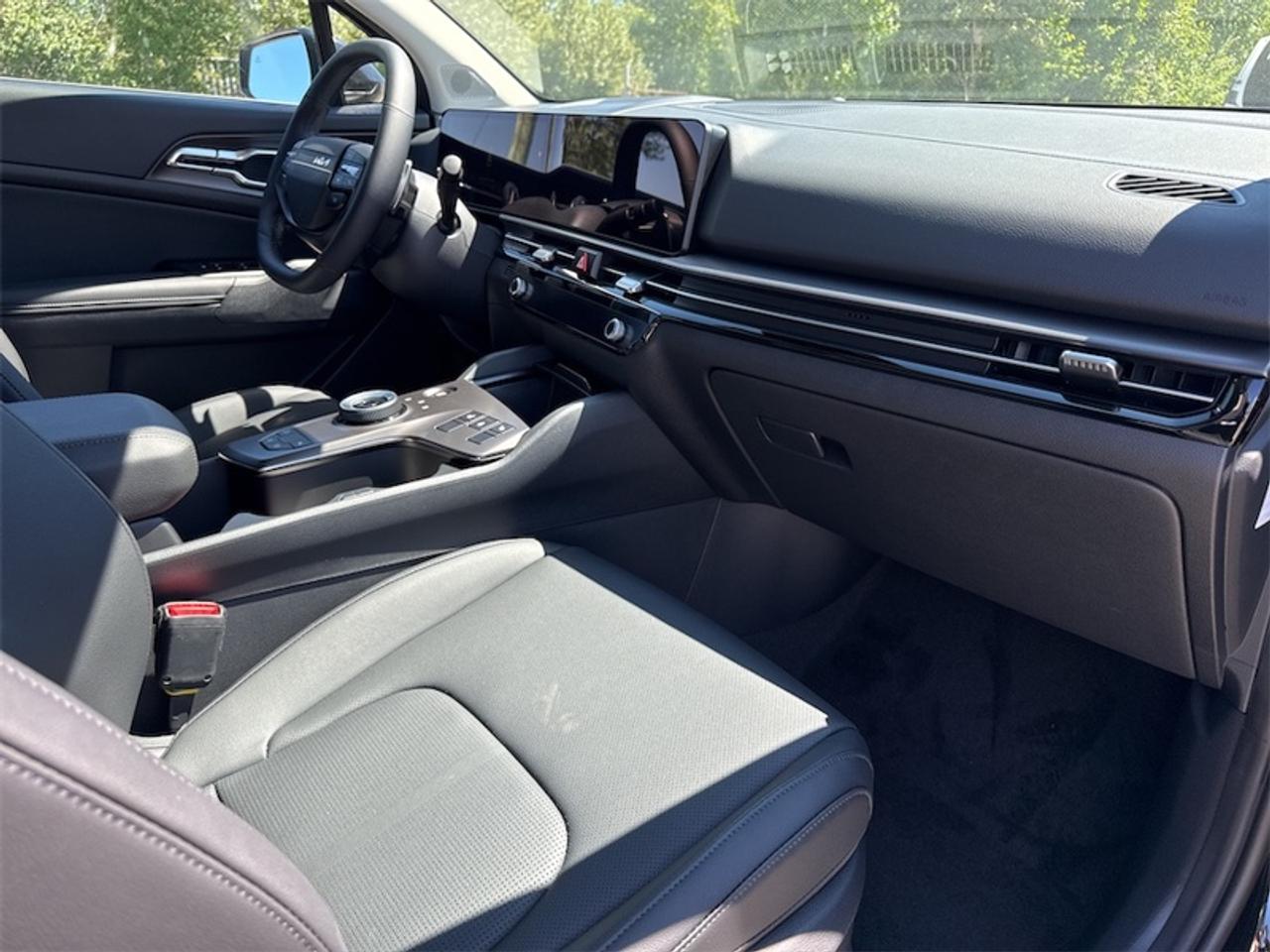 2027 Kia Sportage Hybrid EX  Navigation GPS Photo